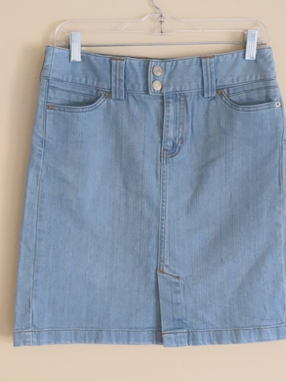 Size 4 Gap Factory Denim Skirt With Belt Loops and Back Snap Flap Pockets